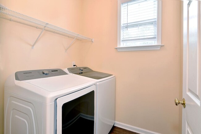 Building Photo - Spacious Home in York County