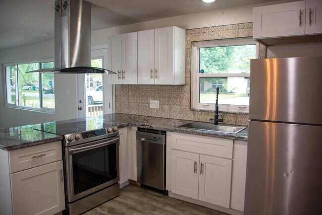 Building Photo - 86 Hurwood Ave