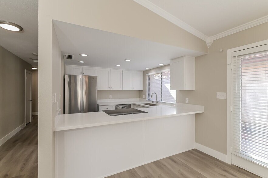 Building Photo - 7700 Blackbird Ave