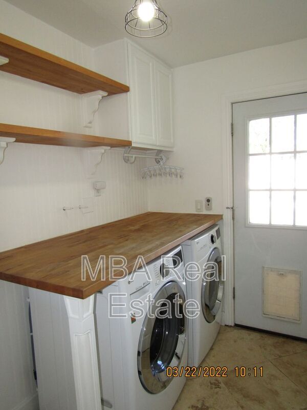 Building Photo - 2802 E Weldon Ave