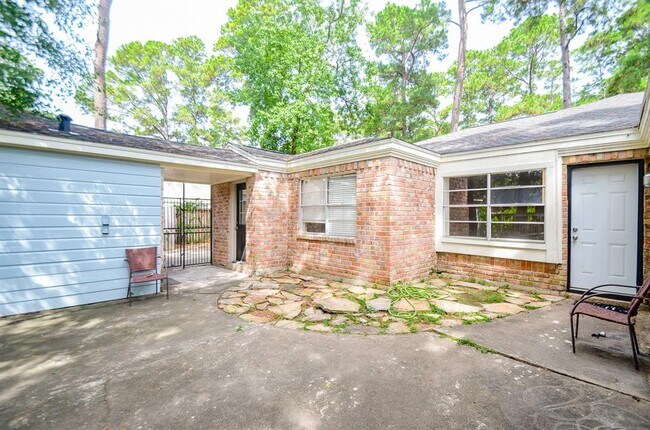 Building Photo - 6611 Cypress Point Dr