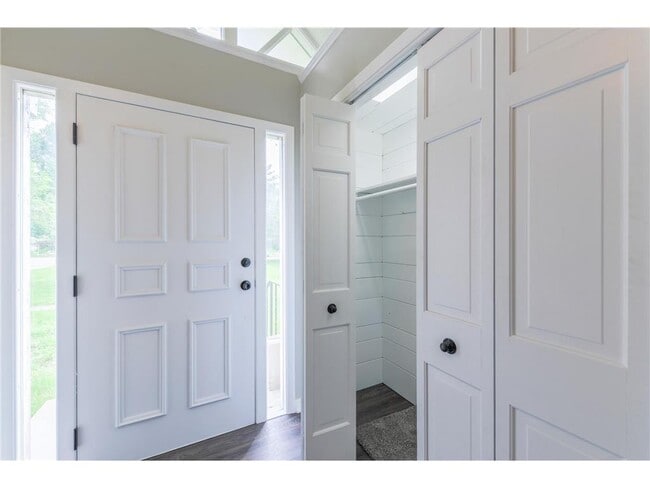 Building Photo - 11020 W River Rd