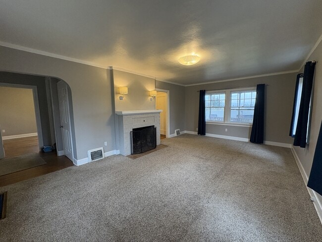 Building Photo - 16093 SW Roy Rogers Rd