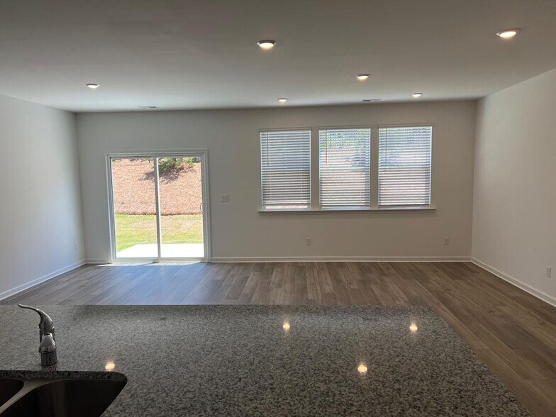 Building Photo - 2423 Livi Ln