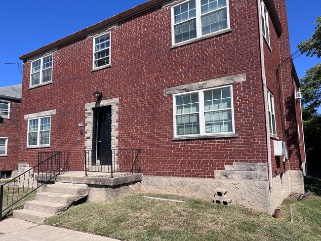 Building Photo - 632 Maple Dr