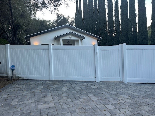 Building Photo - 15752 Royal Ridge Rd