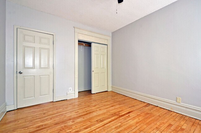 Building Photo - Spacious 3-Bedroom Lower-Level Unit Available Now in West St. Paul!