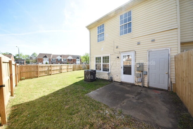 Building Photo - 701 Nottaway Dr