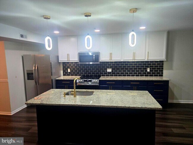 Building Photo - 905 Woodbridge Ct