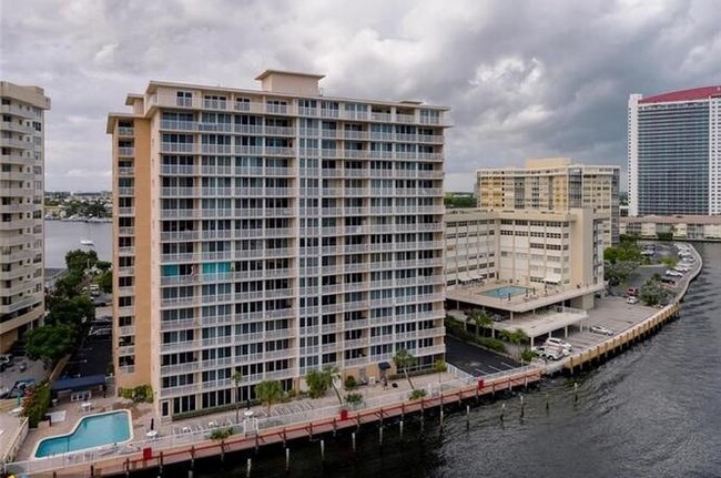 Building Photo - 121 Golden Isles Dr