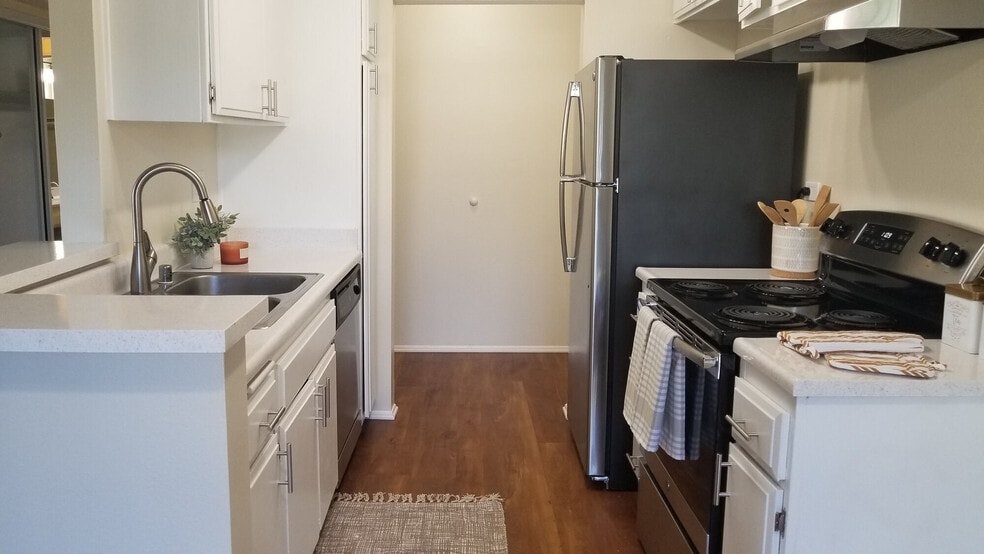 Building Photo - Woodside Terrace