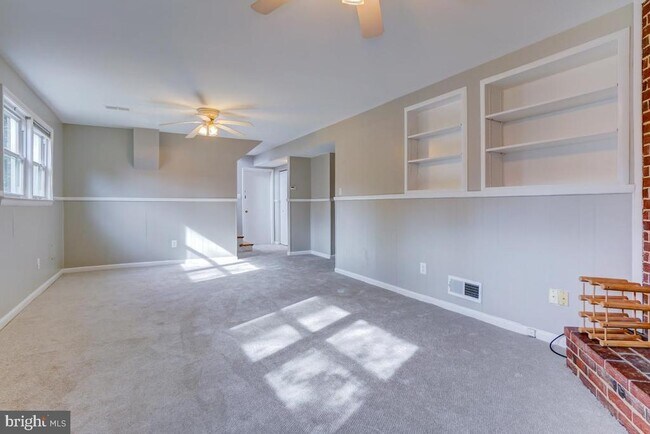 Building Photo - 6417 Earlham Dr
