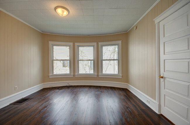 Building Photo - 310 Dewey St