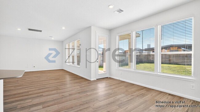 Building Photo - 7611 Coral Ky Dr