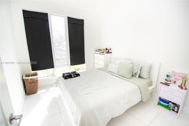 Building Photo - 6320 NW 104th Path