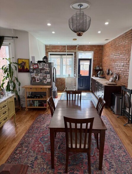 Building Photo - 768 Harvard St NW