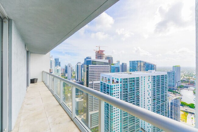 Building Photo - 485 Brickell Ave