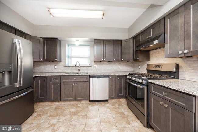 Building Photo - 561 A St
