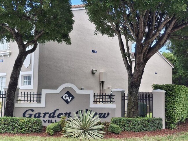 Building Photo - 7261 NW 174th Terrace