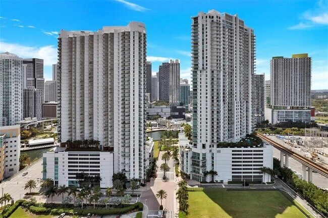 Building Photo - 350 S Miami Ave