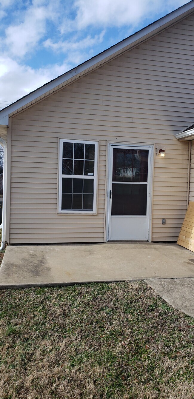 Building Photo - 220 Phillips St