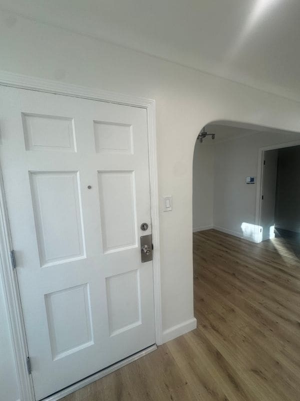 Building Photo - 9924 Rosewood Ave.