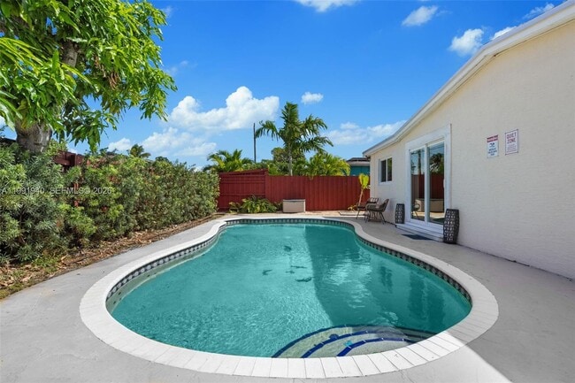 Building Photo - 5920 NE 2nd Terrace