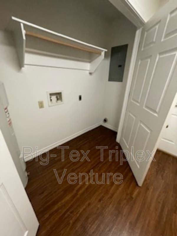 Building Photo - 282 N Pecan St