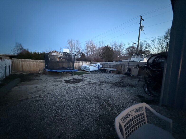 Building Photo - 1124 S Powerline Rd