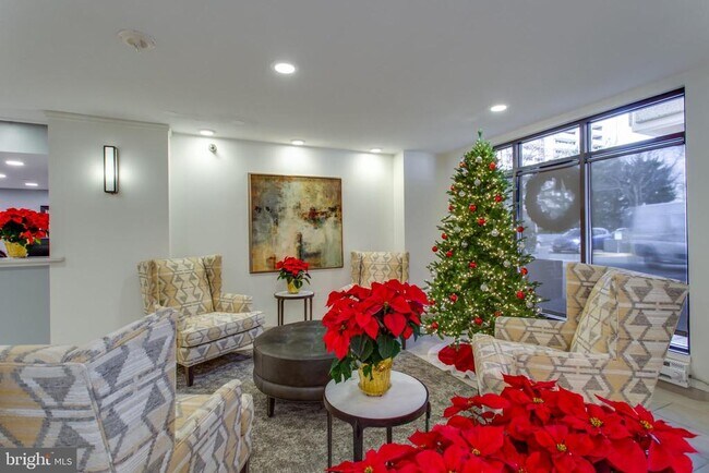 Building Photo - 1808 Old Meadow Rd