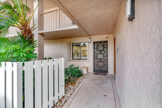 Building Photo - 7280 Amberly Ln