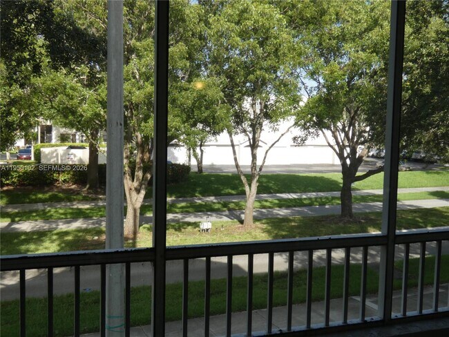 Building Photo - 2810 N Oakland Forest Dr