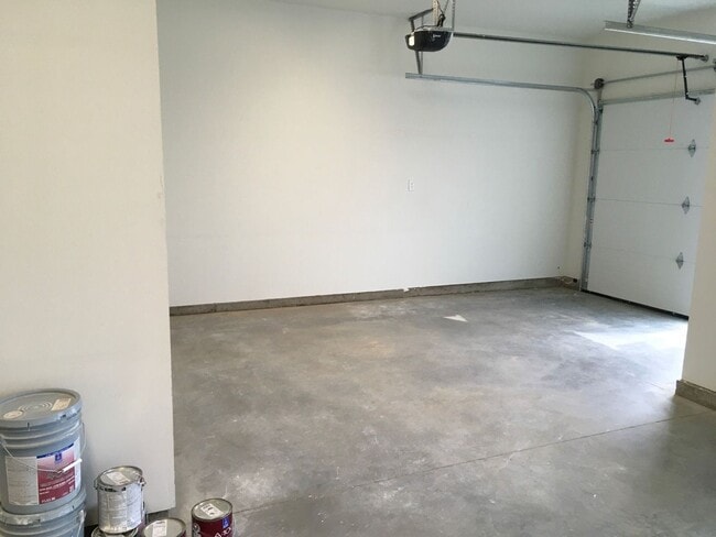 Building Photo - 145 W Heising Dr
