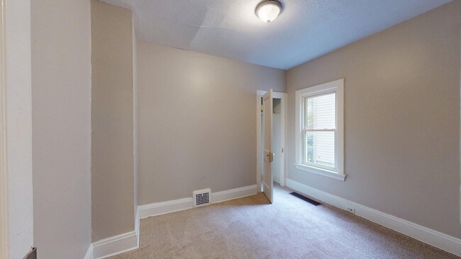 Building Photo - 11302 Parkview Ave