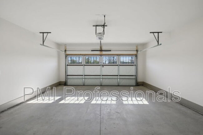 Building Photo - 3419 John Richards Dr