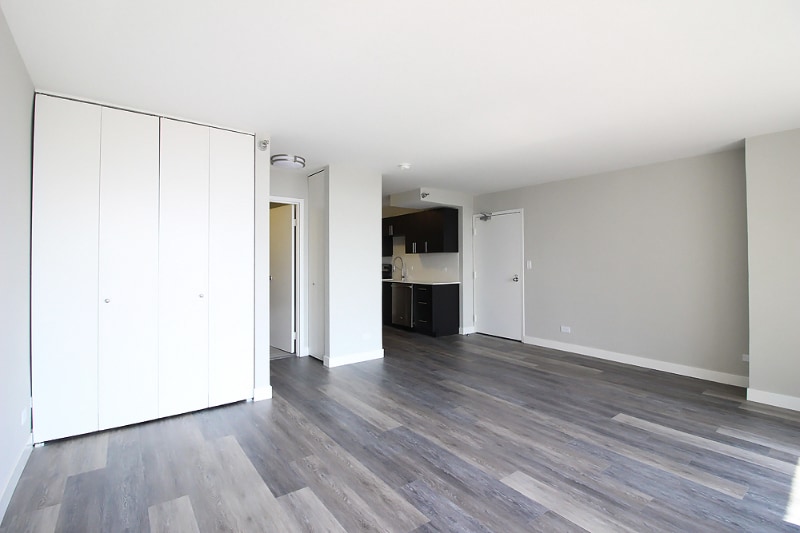 Building Photo - 1 E Delaware Pl
