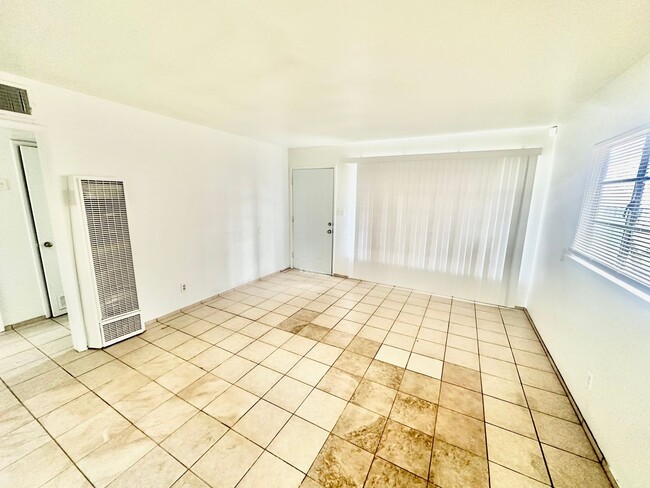 Building Photo - 3204-3208 E Normal Ave