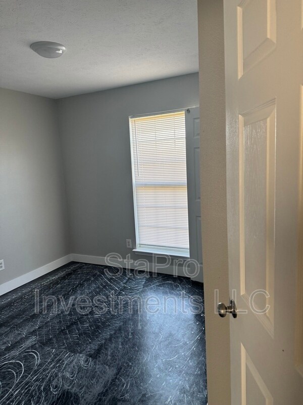 Building Photo - 118 Village Pl