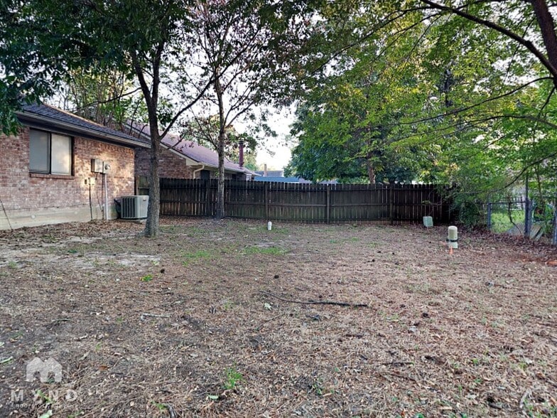 Building Photo - 225 Bedford Ln