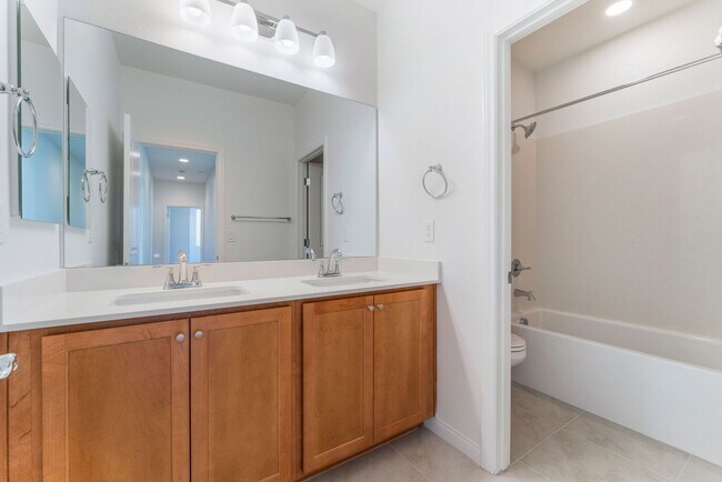 Building Photo - Recently Built Modern Home in Summerlin!