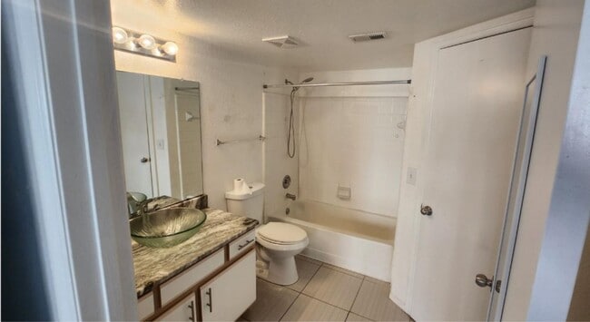 Building Photo - 2207 Antigua Pl