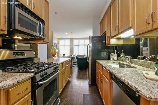 Kitchen - 331 E 17th St