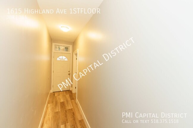 Building Photo - Newly Remodeled 3 bed/1 bath Apt w/ W/D Ho...