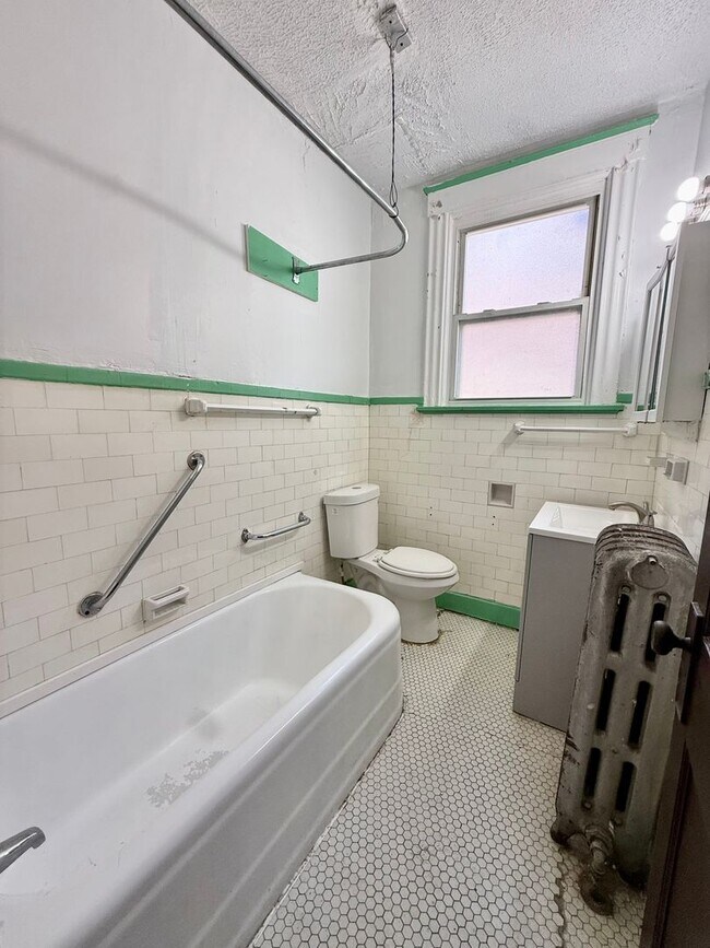 Building Photo - 548 Carplin Pl