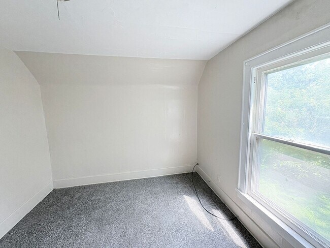 Building Photo - 303 Hillwood Dr