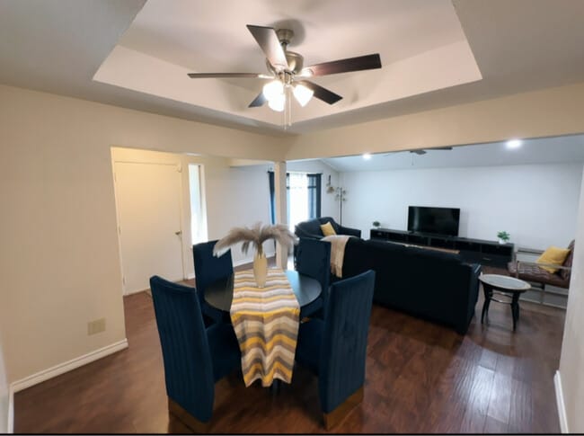 Building Photo - 900 Shady Creek Ln