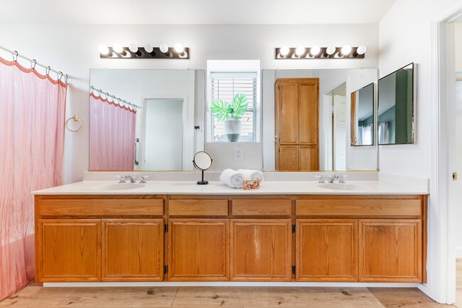 Building Photo - 1825 Hanford St