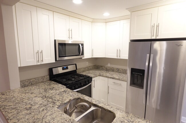 Building Photo - 2401 Huron Terrace