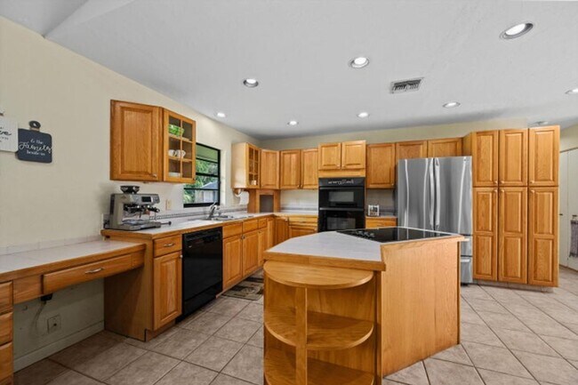 Building Photo - 3306 Fargo Ave