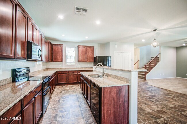 Building Photo - 4068 E Devon Dr